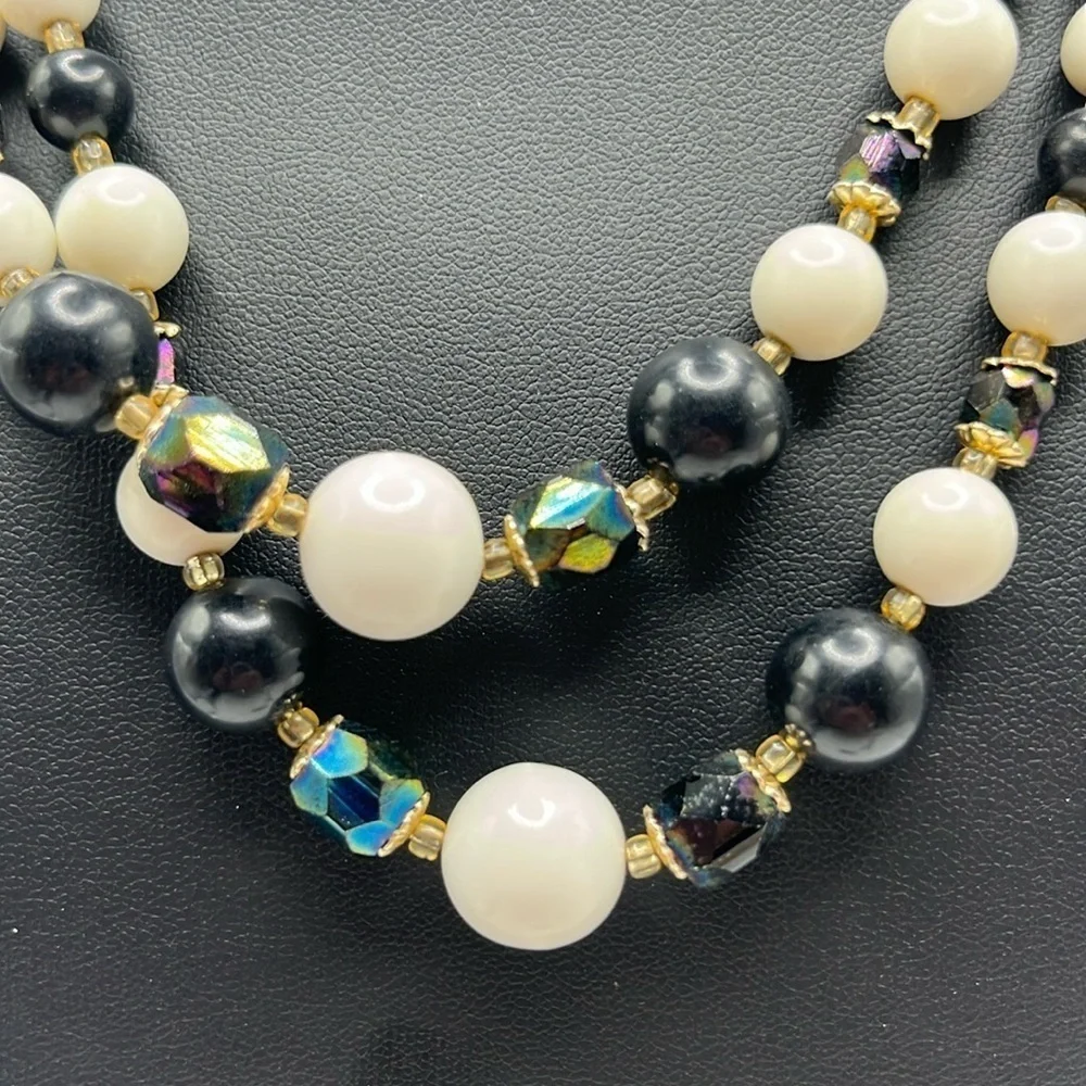 Vintage Japan MCM black white iridescent beaded necklace+ clip on earrings